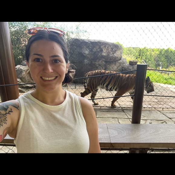 Meet your Posher, Sandra - Picture 1 of 1